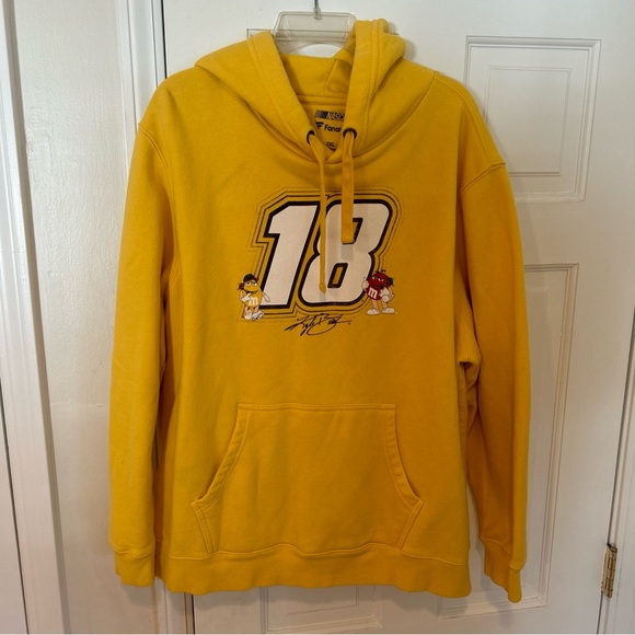 Nascar Kyle Busch #18 M&Ms Yellow Pullover Hoodie size XL - Picture 1 of 4